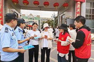 加福德：之前对位莱夫利时 我感觉像跟我自己交手